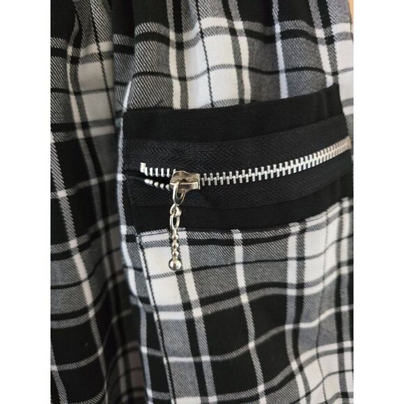 Black & White Plaid Mini Skirt With Zipper Pockets whimsygoth schoolgirl Y2K - Picture 4 of 7